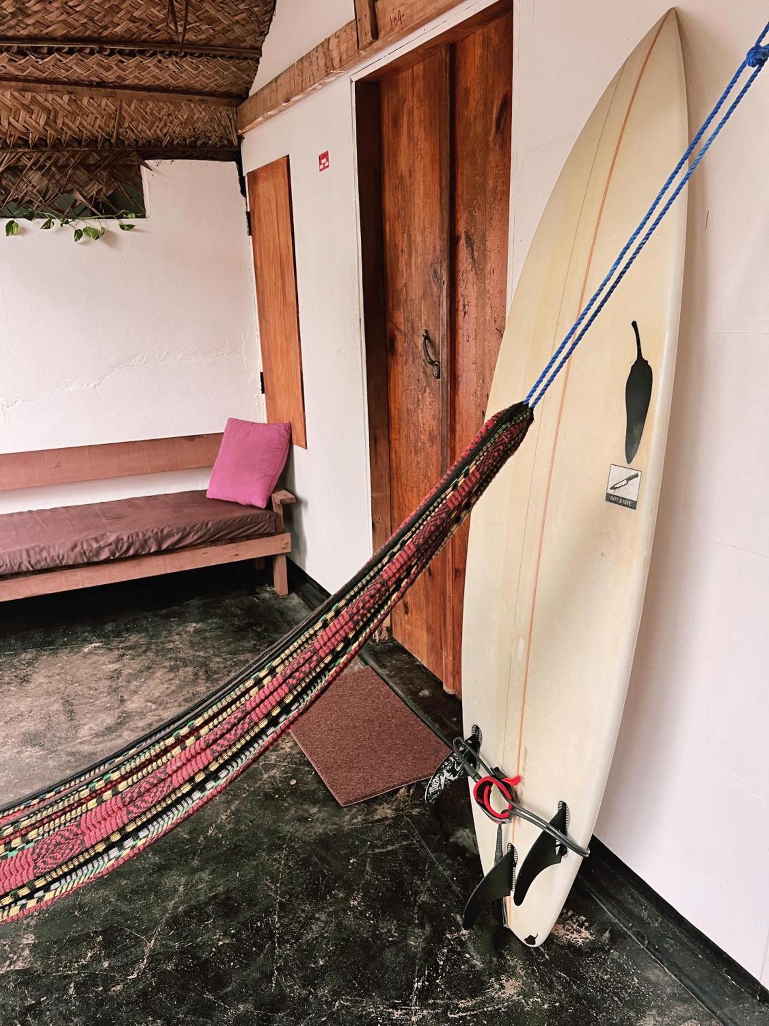 Wave Hunters Hostel Аругам Бей Екстериор снимка