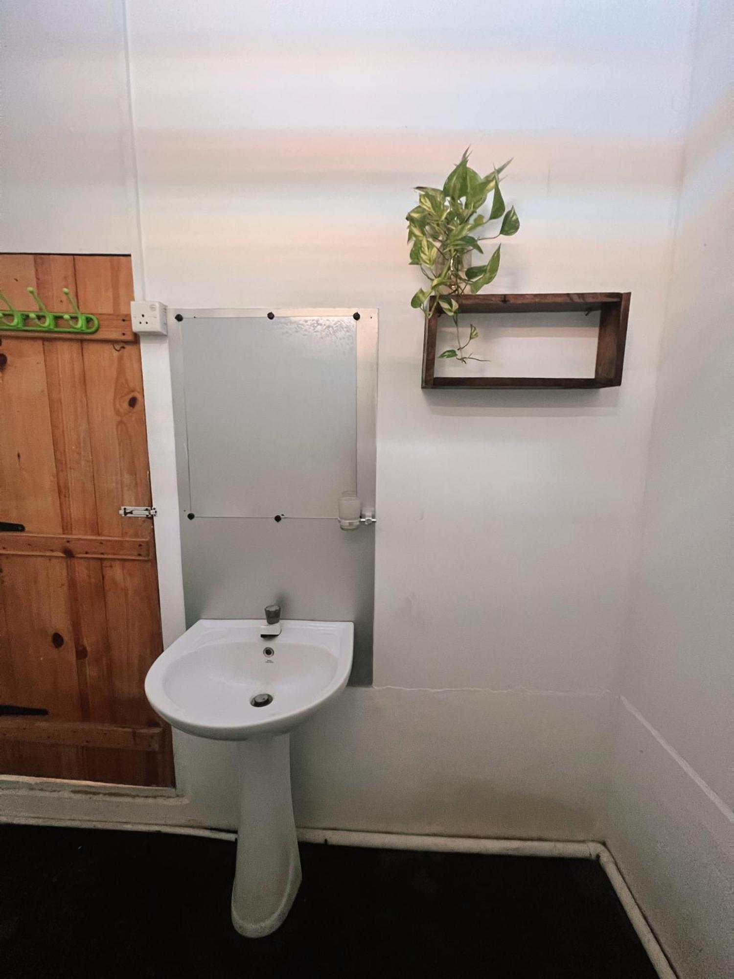 Wave Hunters Hostel Аругам Бей Екстериор снимка